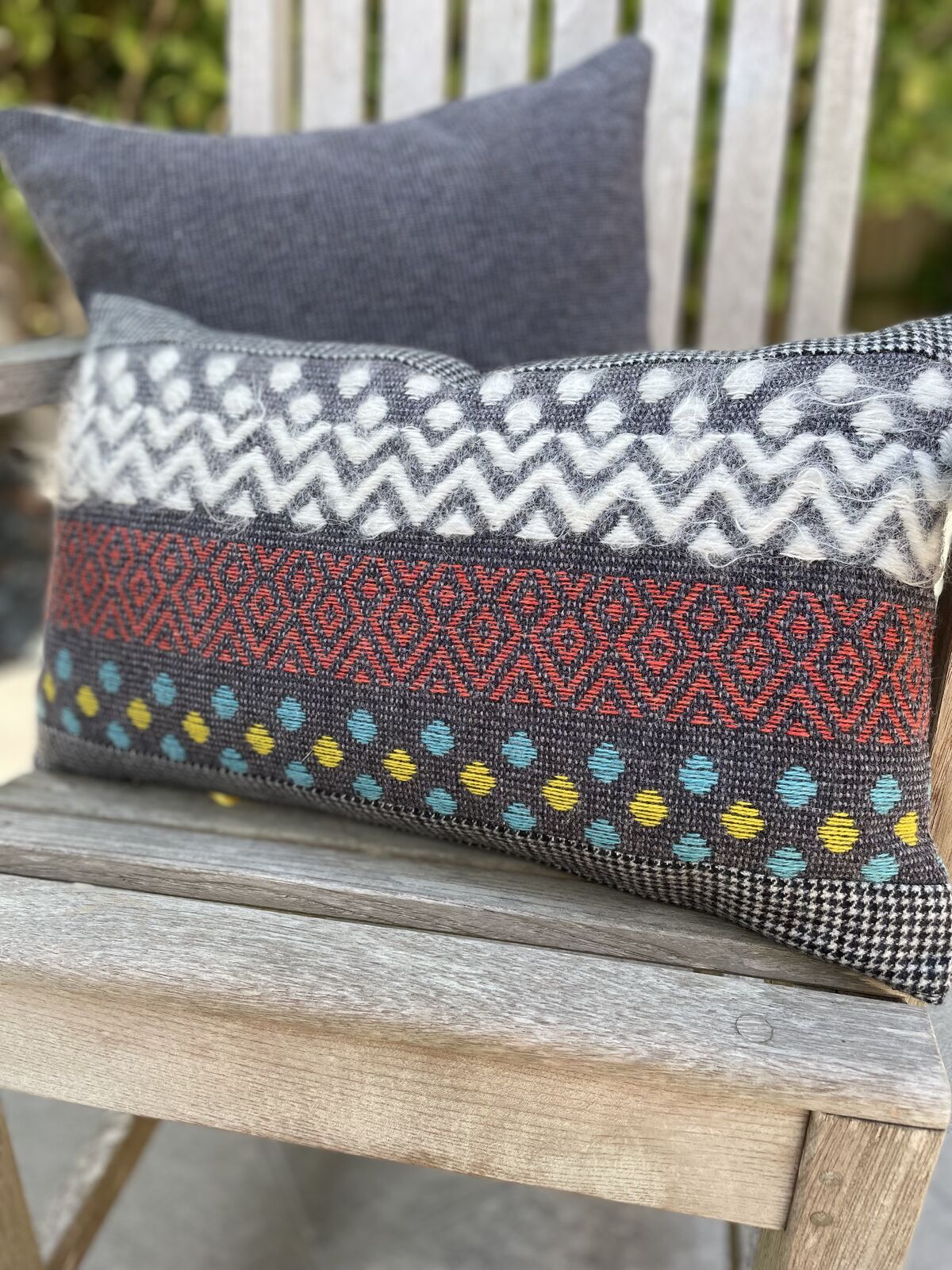 Cushion. Fluffy zigzag (detail).