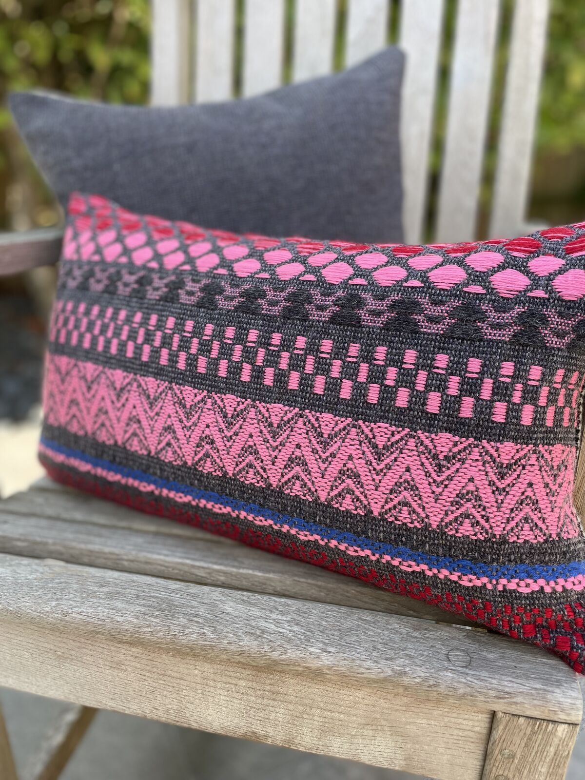 Cushion. Pink and Red.