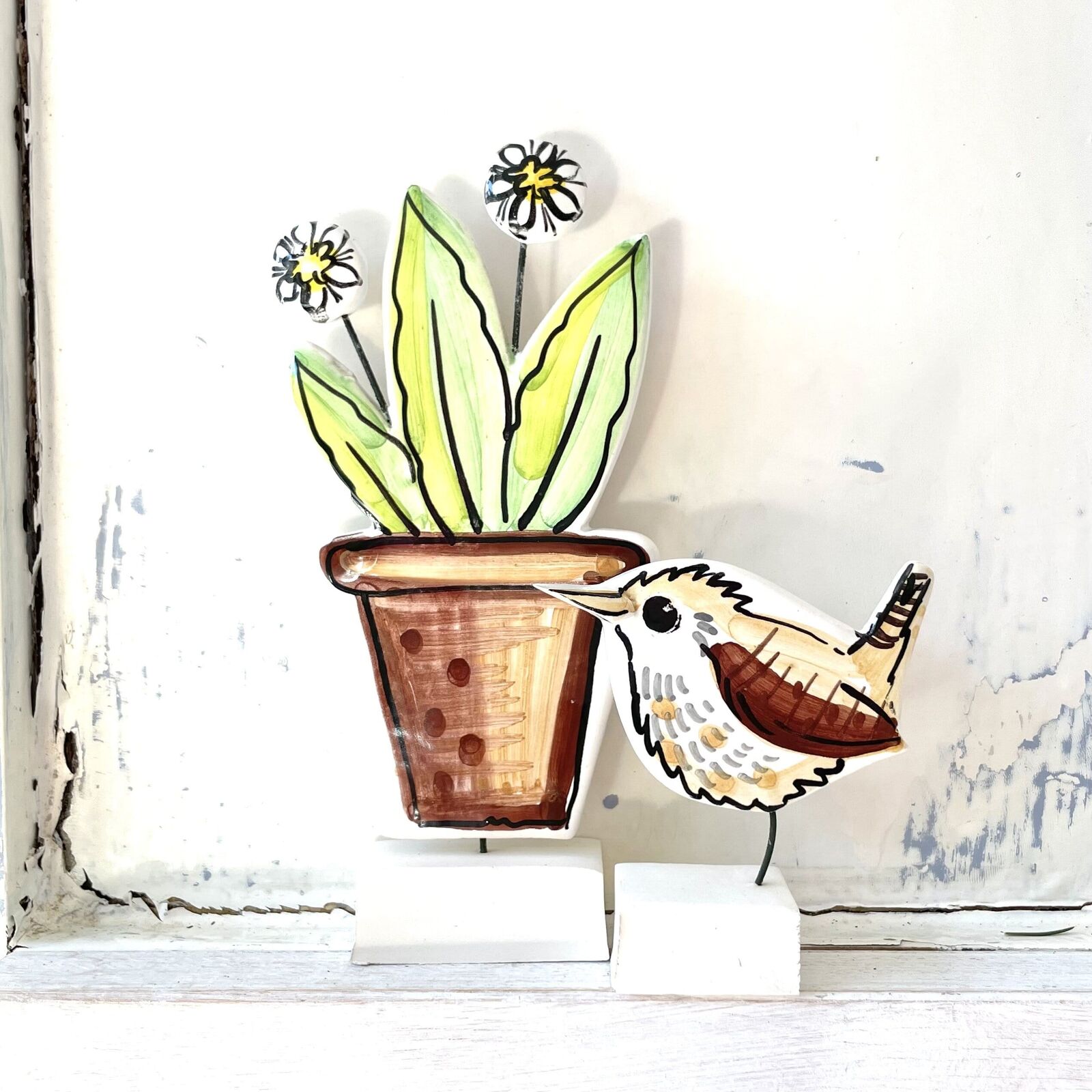 Wren with Daisies Flower pot by Louise Crookenden-Johnson
