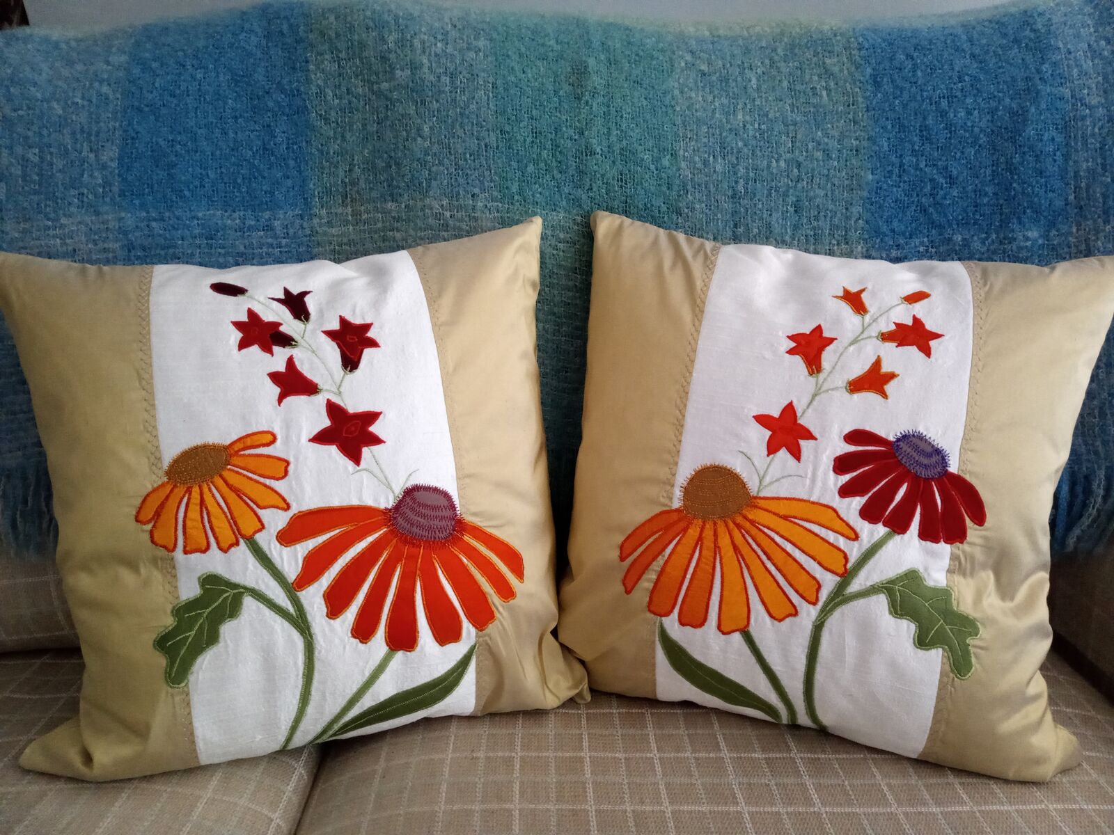 Daisy Bouquet Silk cushion pair