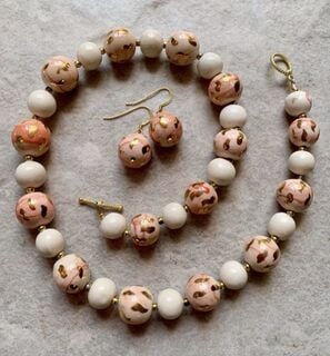 Jane Catherine Sanders
Fine Ceramic Bead Jewellery